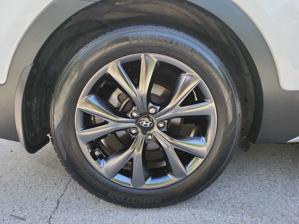 Used 2017 Hyundai Santa Fe Sport w/ Cargo Package FWD image 10