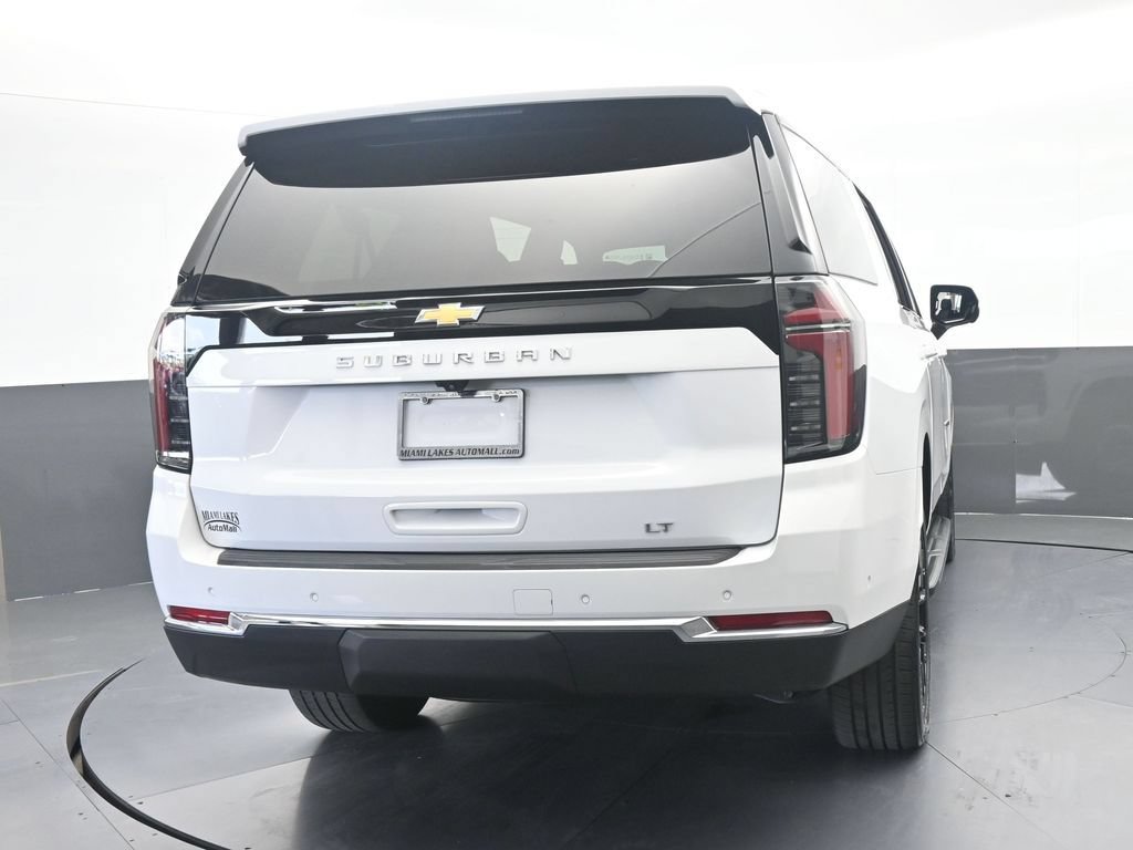 Used 2025 Chevrolet Suburban LT RWD image 5