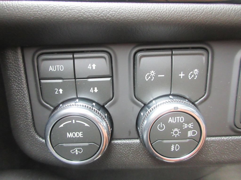 New 2026 GMC Yukon Denali w/ Denali Reserve Package AWD/4WD image 17