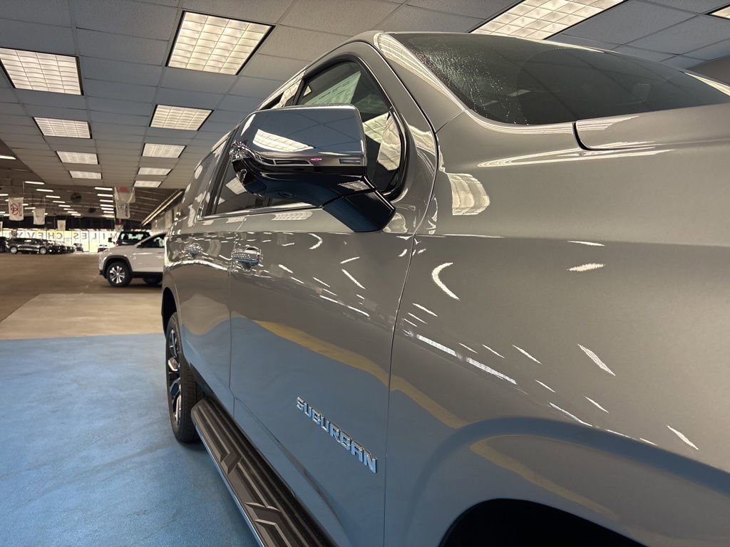 New 2026 Chevrolet Suburban Premier image 4