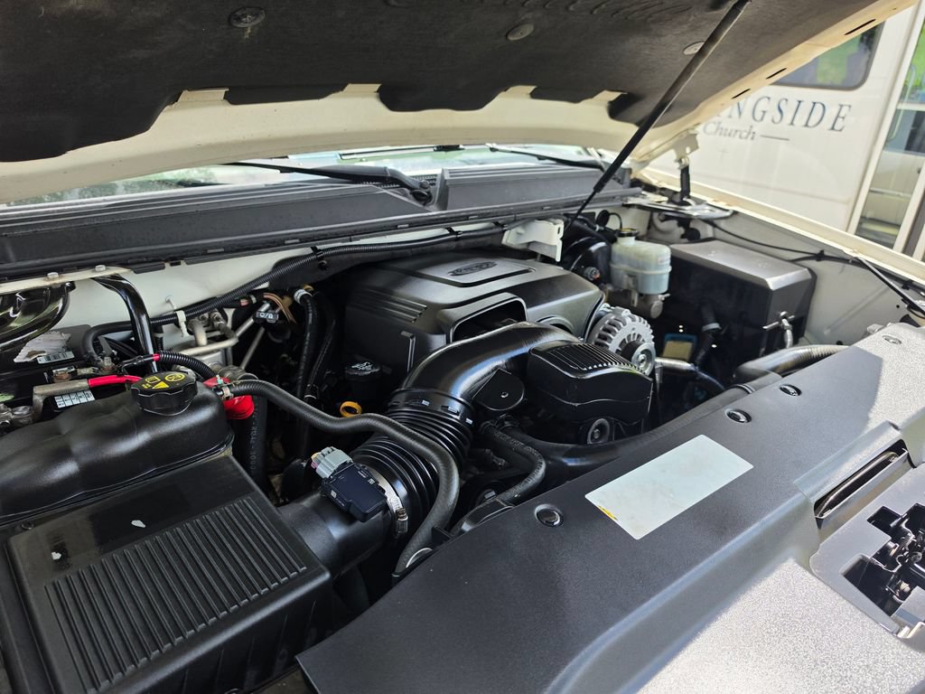 Used 2011 Cadillac Escalade ESV Premium RWD image 16