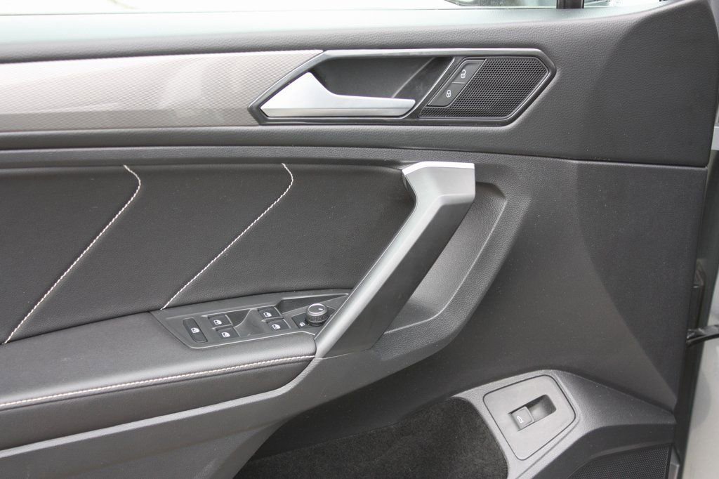 Used 2024 Volkswagen Tiguan SE image 11