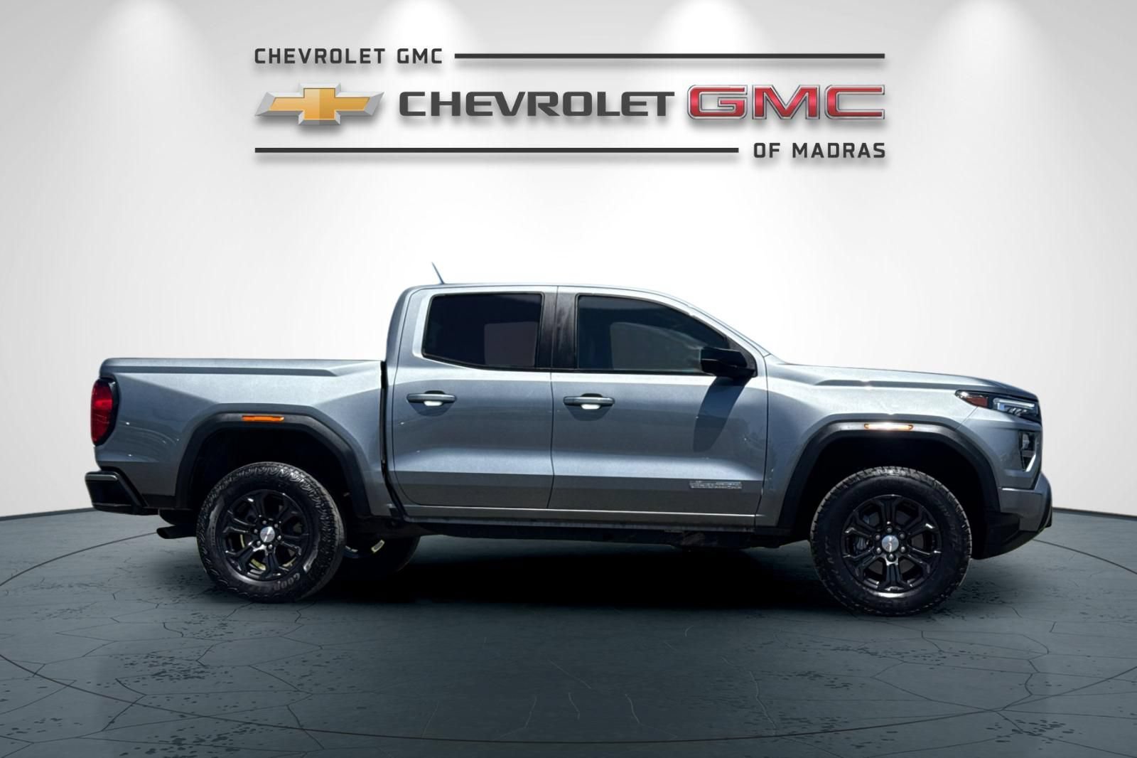 Used 2023 GMC Canyon Elevation w/ Elevation Premium Package RWD image 2