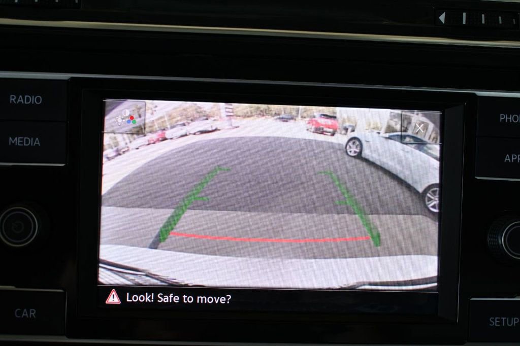 Used 2018 Volkswagen Tiguan S image 37