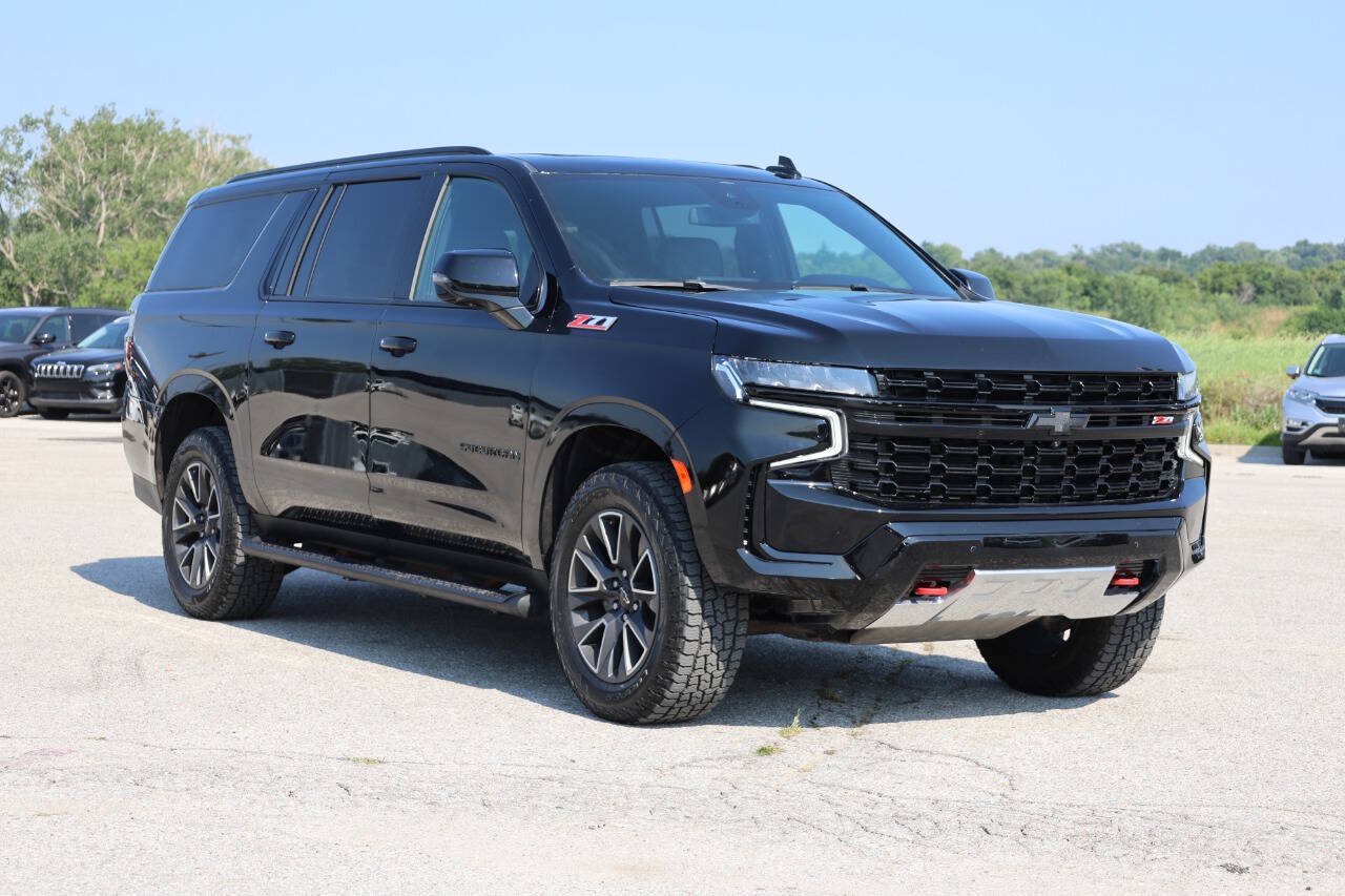 Used 2023 Chevrolet Suburban Z71 w/ Luxury Package AWD/4WD image 4