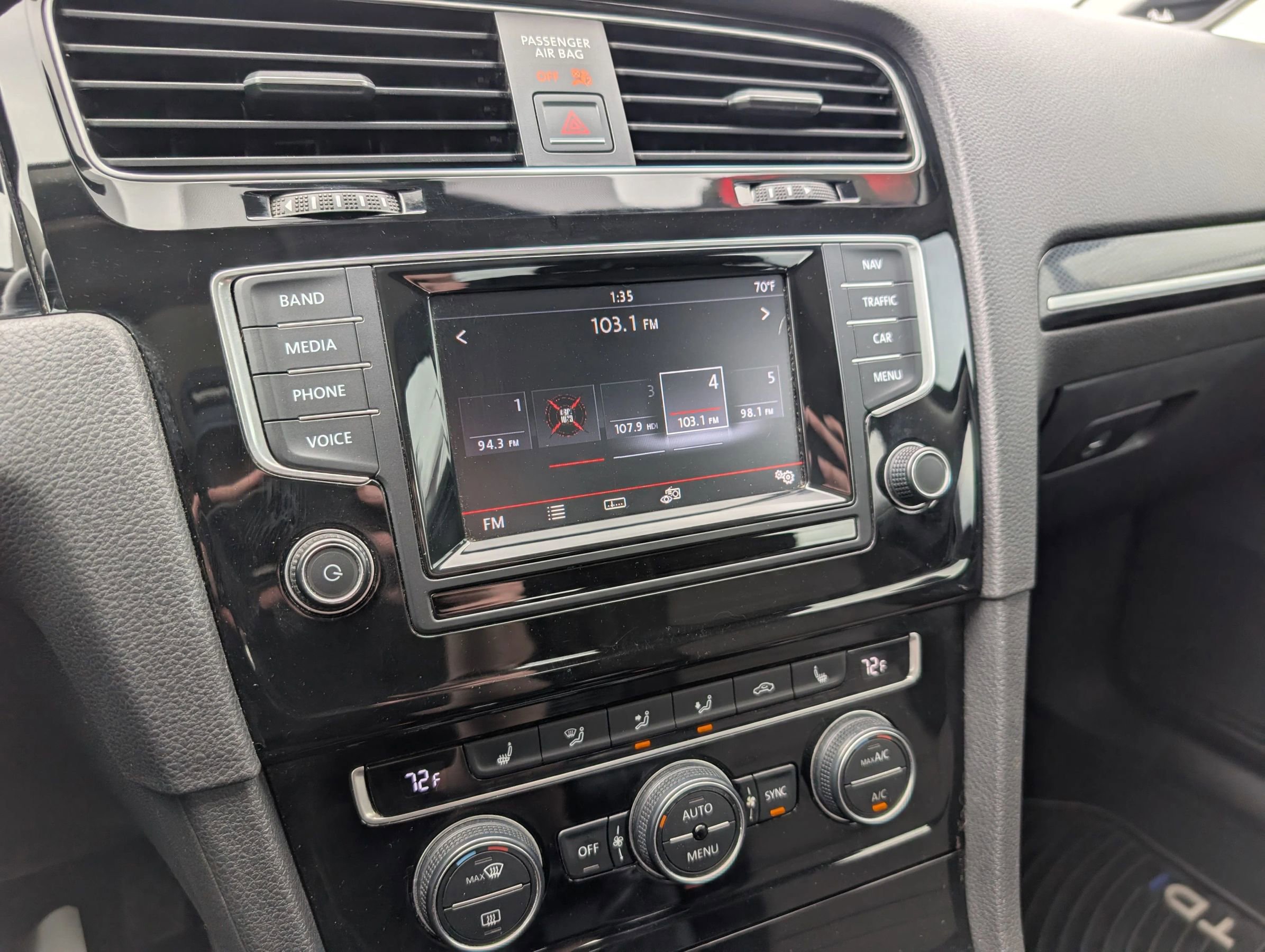 Used 2015 Volkswagen Golf TDI S image 15