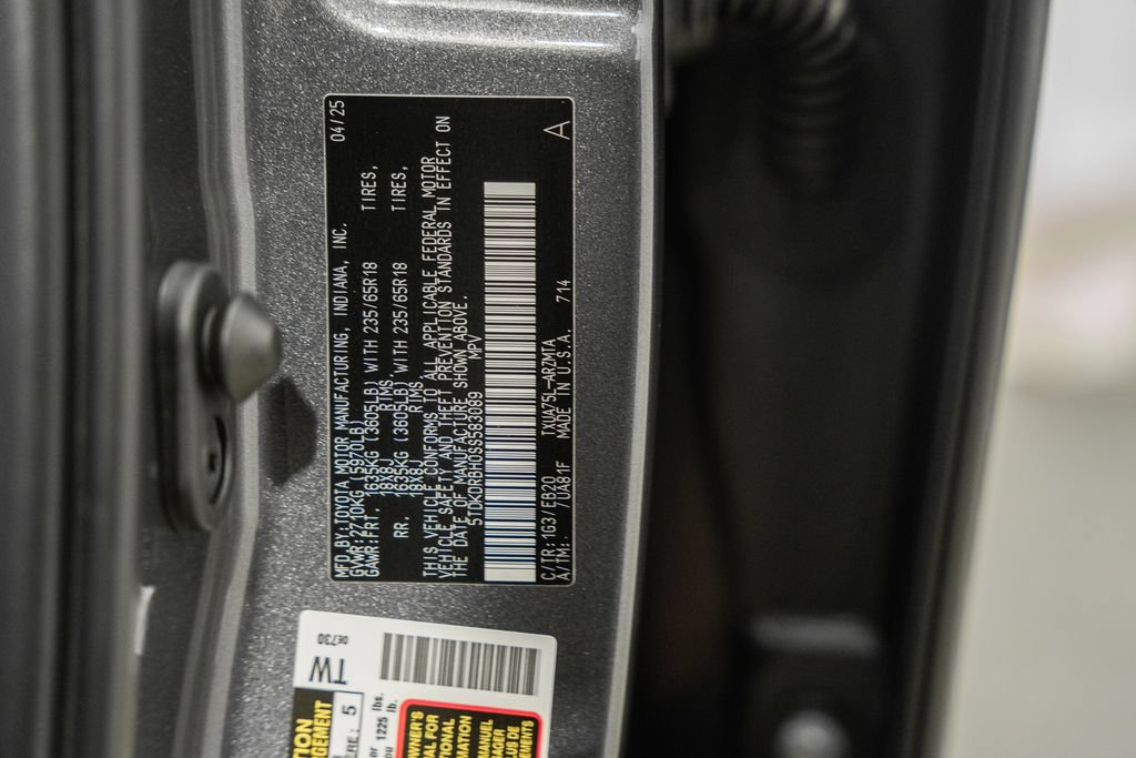 Used 2025 Toyota Highlander XLE AWD/4WD image 42