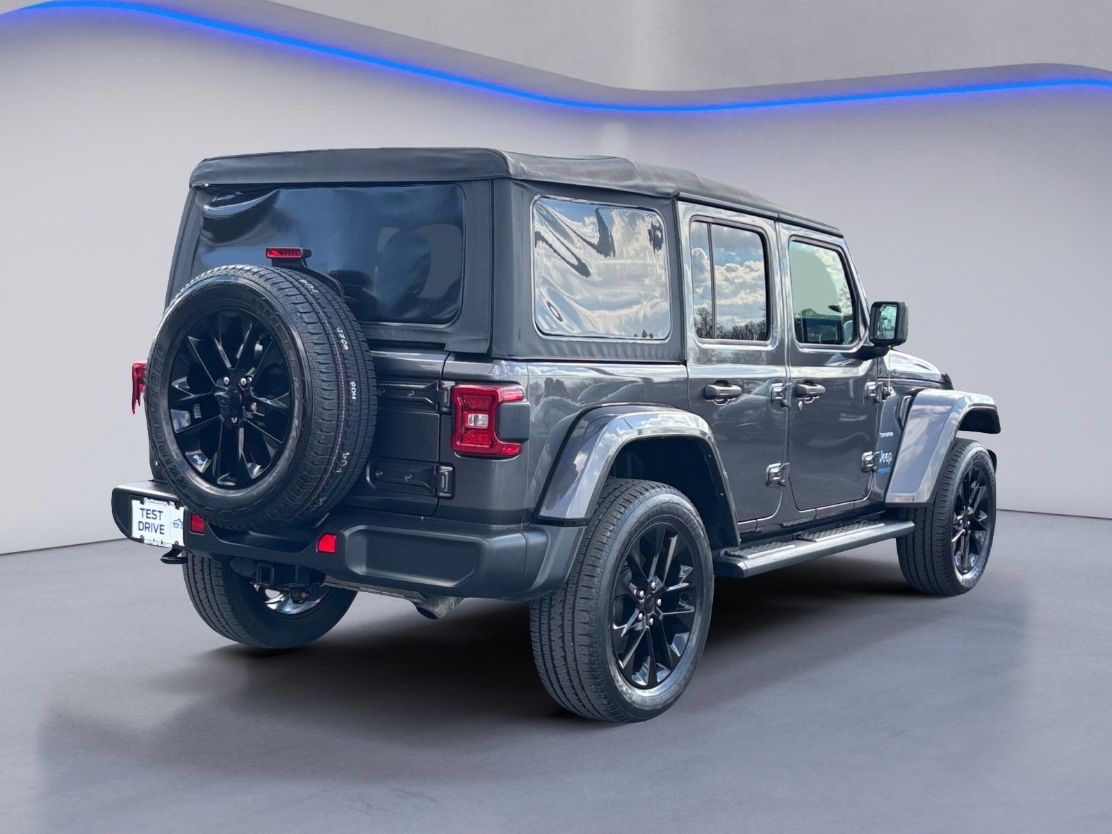 Used 2021 Jeep Wrangler Unlimited Sahara w/ Cold Weather Group image 9