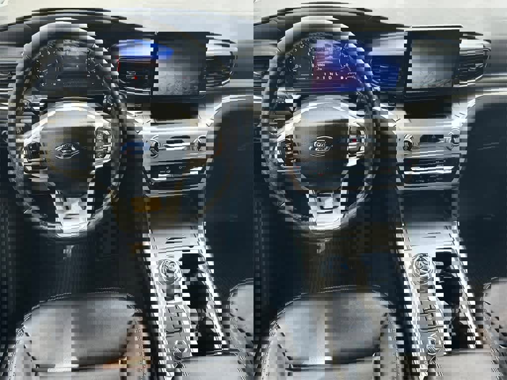 Used 2022 Ford Explorer XLT w/ Equipment Group 202A image 12