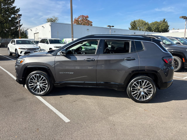 Used 2022 Jeep Compass Limited w/ Elite Group AWD/4WD image 6