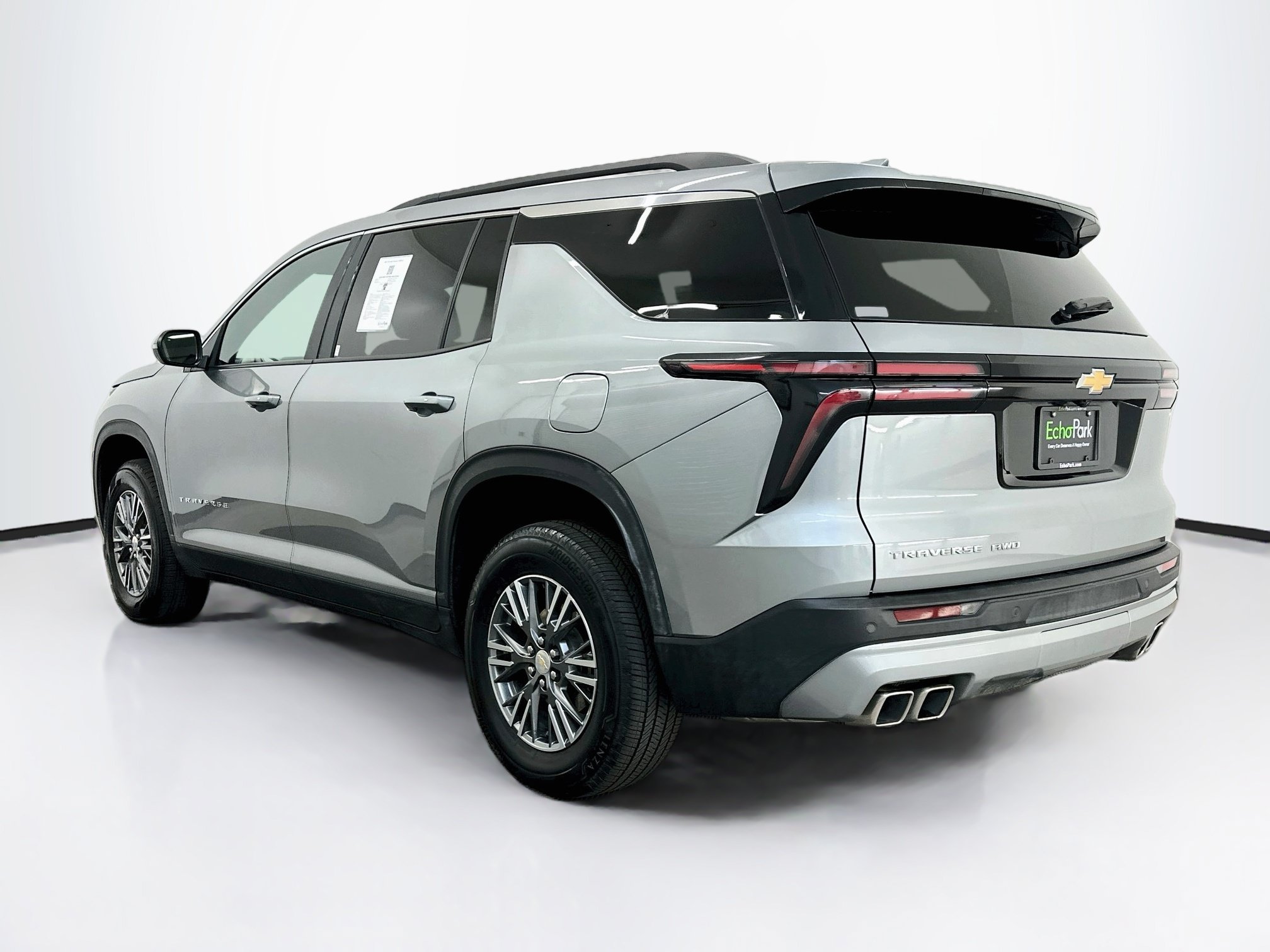 Used 2025 Chevrolet Traverse LT AWD/4WD image 5