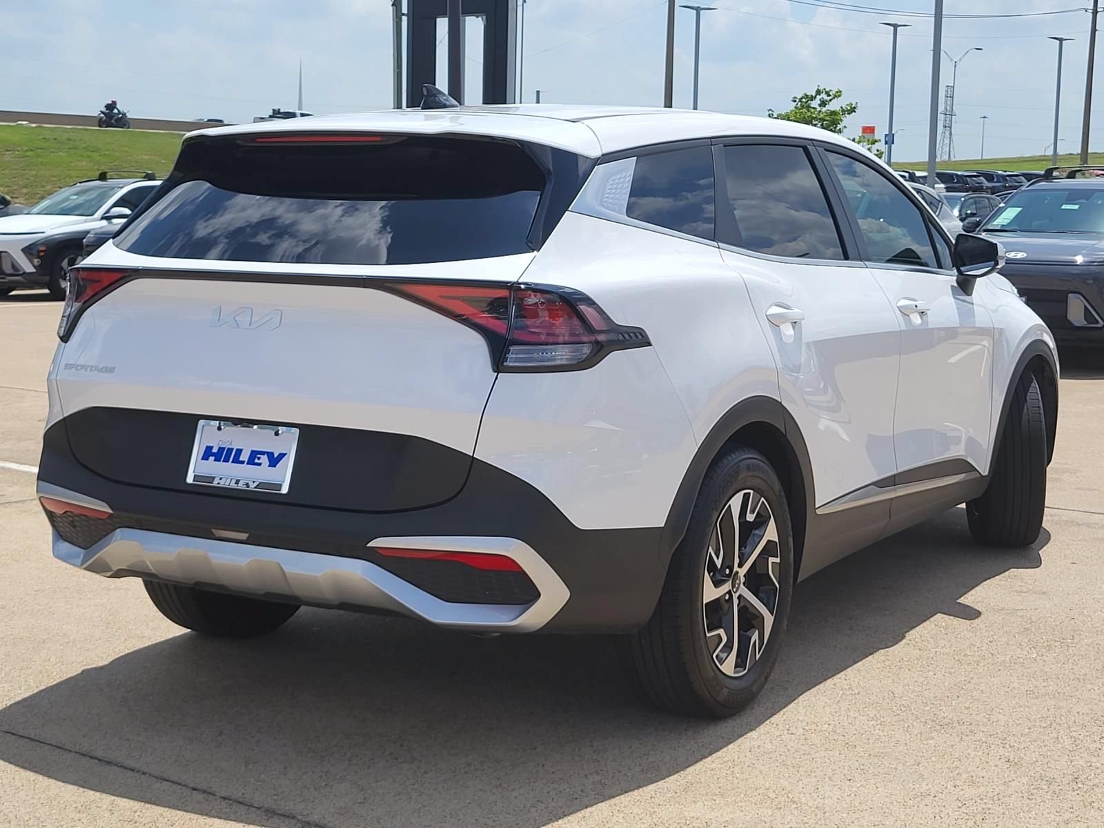 Used 2025 Kia Sportage EX FWD image 4