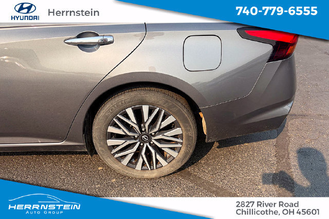 Used 2024 Nissan Altima 2.5 SV FWD image 16