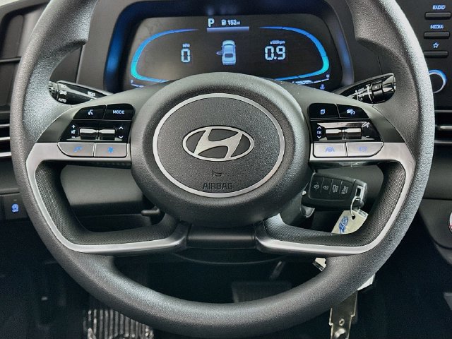 Used 2025 Hyundai Elantra SE w/ Cargo Package FWD image 14