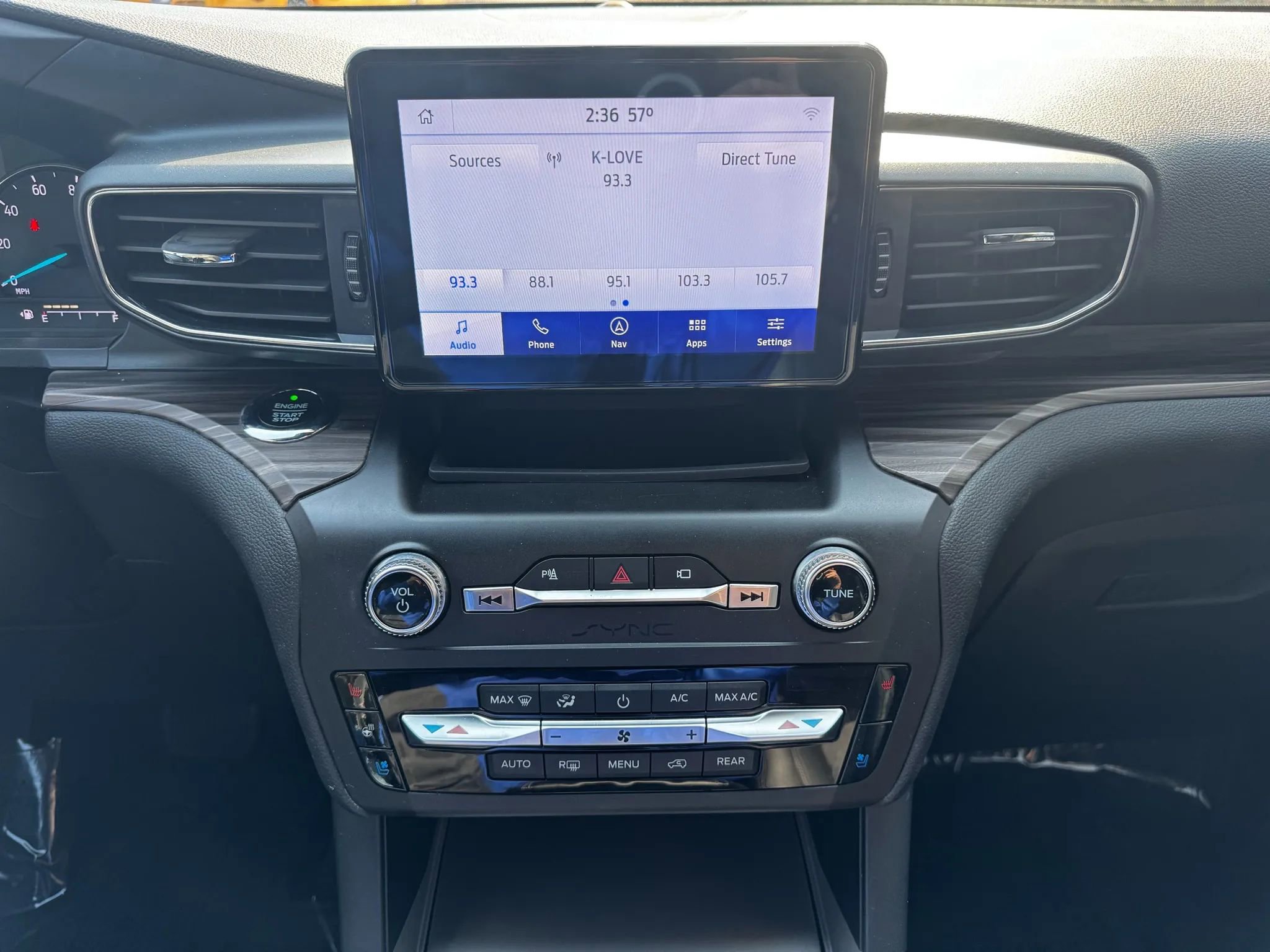 Used 2020 Ford Explorer Limited w/ Class III Trailer Tow Package image 21