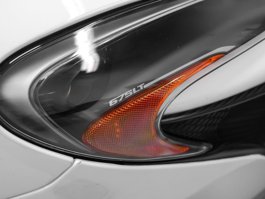 Used 2016 McLaren 675LT Spider RWD image 5