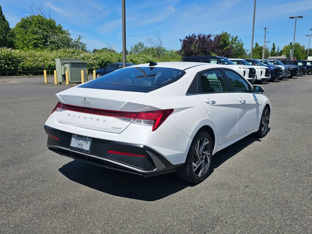 Used 2025 Hyundai Elantra Limited FWD image 7