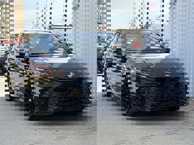 Used 2025 Toyota Camry SE image 2