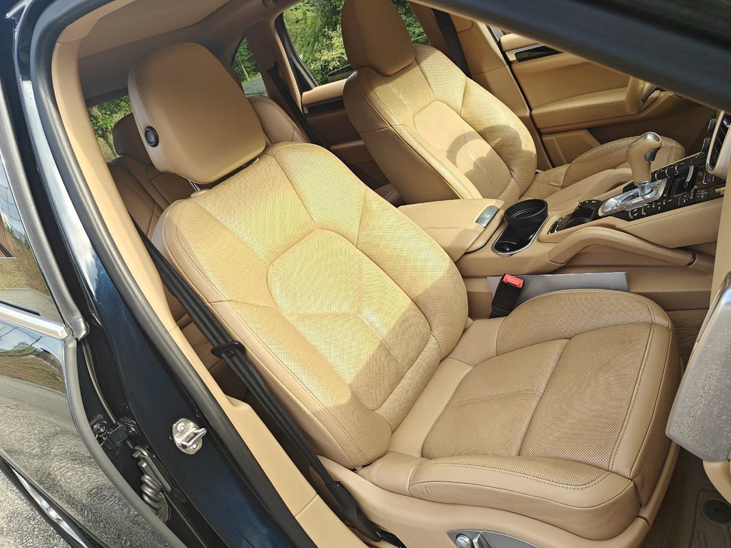 Used 2015 Porsche Cayenne Diesel w/ Premium Package image 7