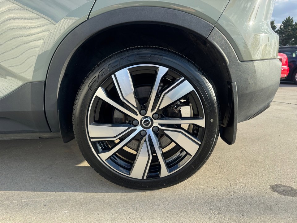 Used 2021 Volvo XC40 P8 Recharge w/ Advanced Package image 26