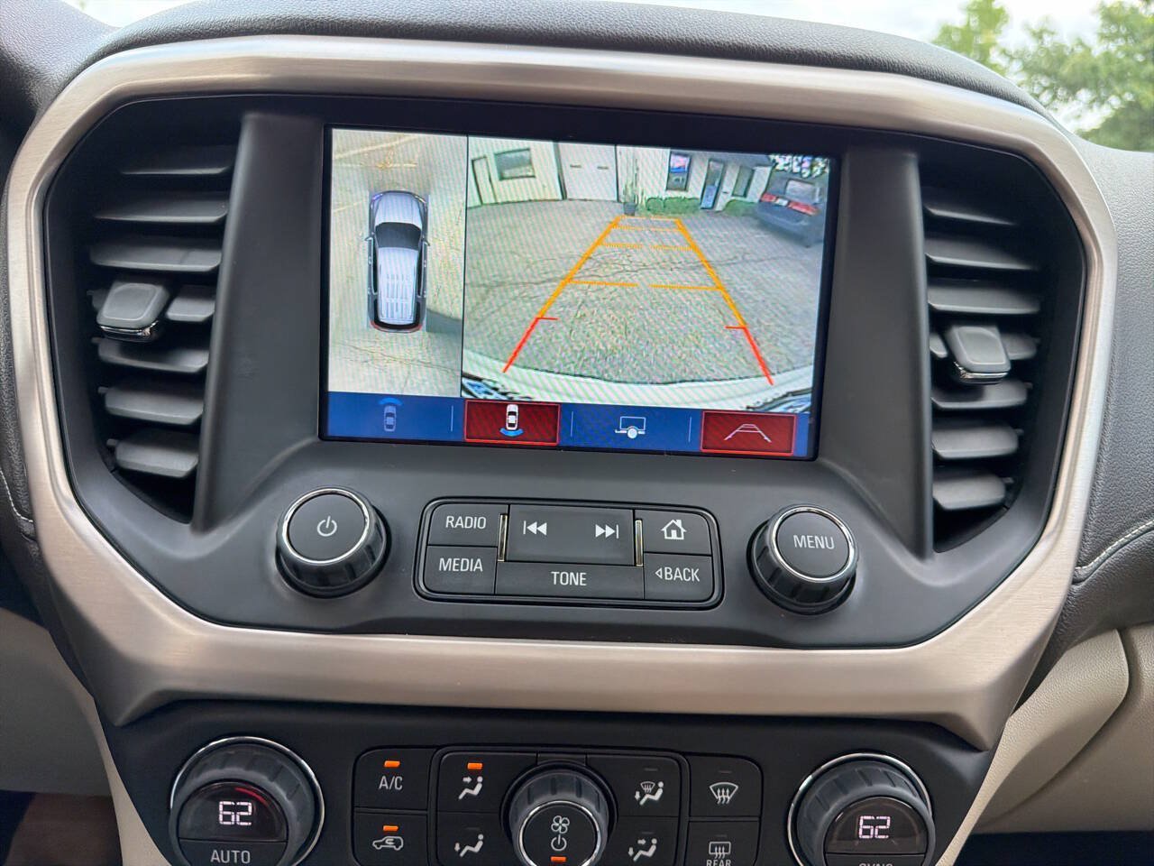 Used 2019 GMC Acadia Denali w/ Technology Package FWD image 17