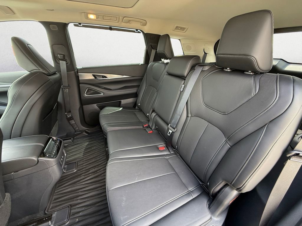 Certified 2026 INFINITI QX60 Luxe w/ Family Package image 13