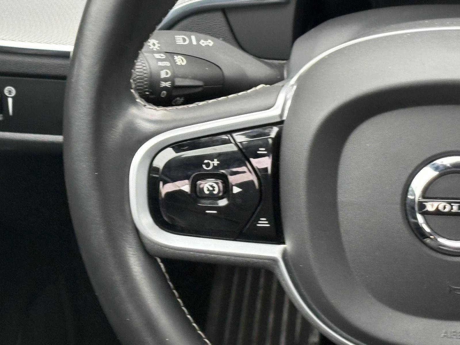 Used 2021 Volvo XC60 T5 R-Design w/ Advanced Package image 11