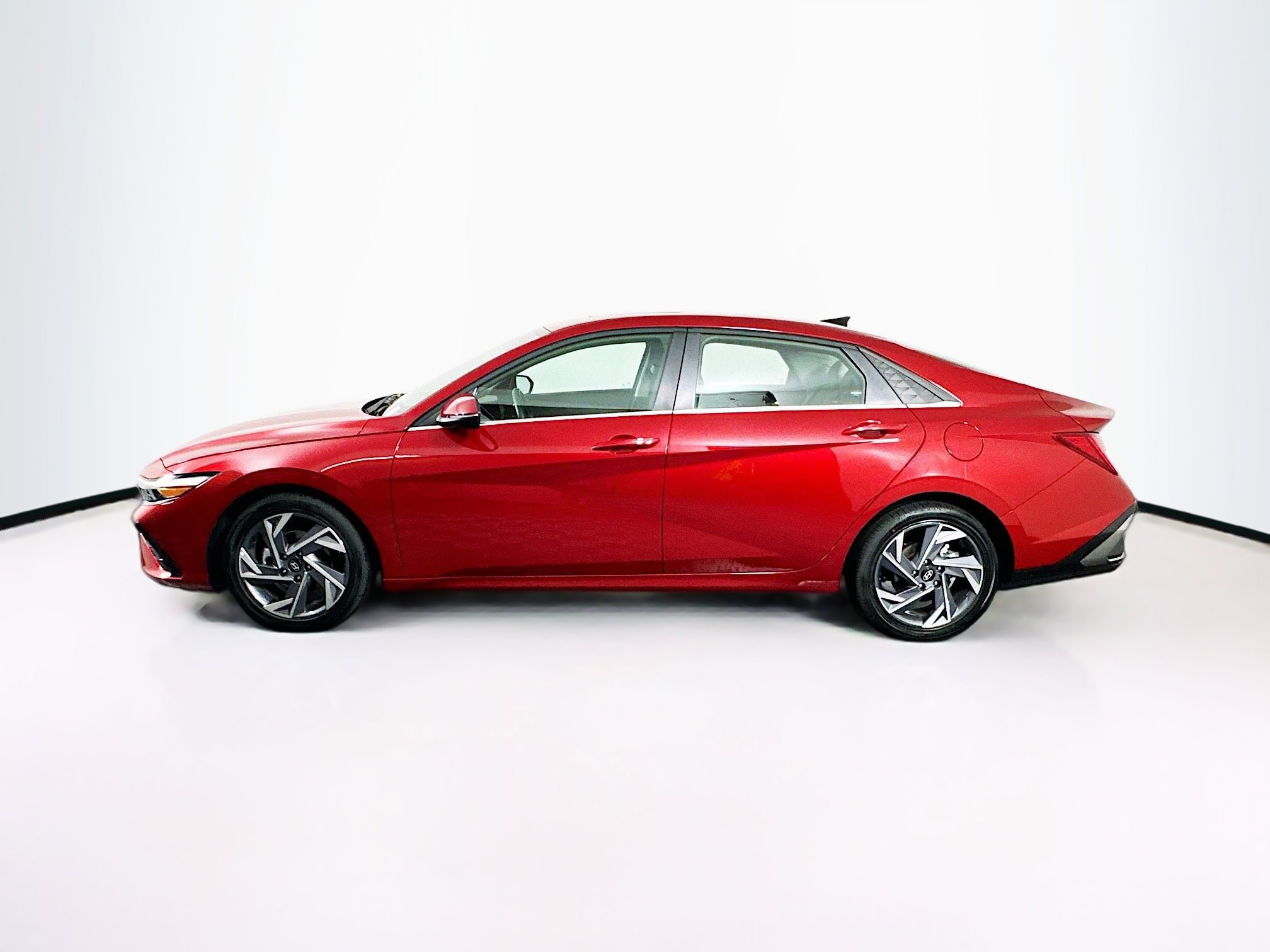 Used 2025 Hyundai Elantra Limited image 4