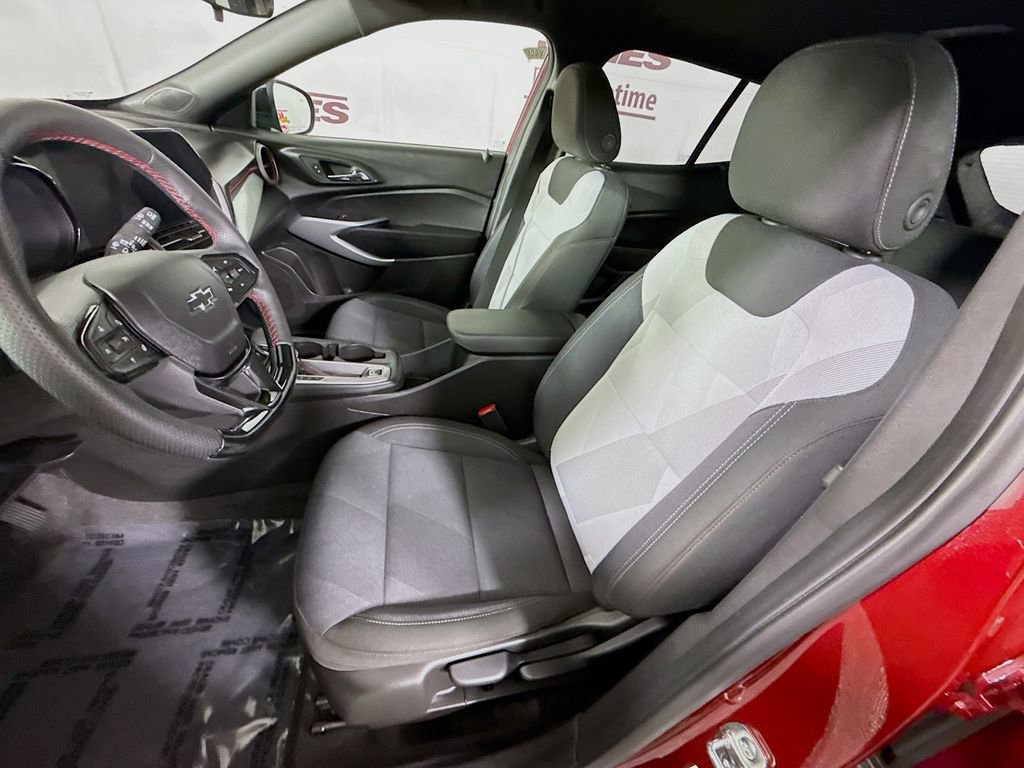Used 2025 Chevrolet Trax RS w/ Sunroof Package image 25