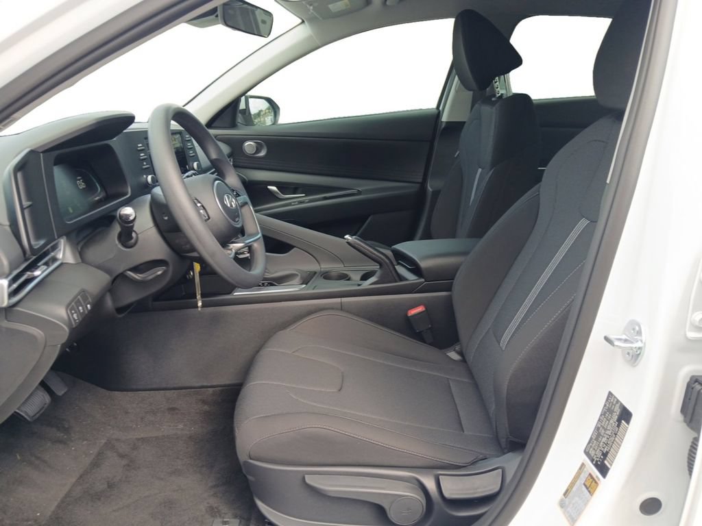New 2026 Hyundai Elantra SE FWD image 9