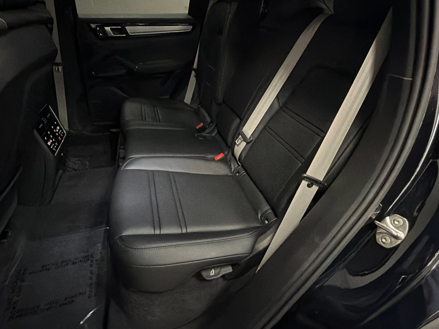 Used 2023 Porsche Cayenne AWD/4WD image 40