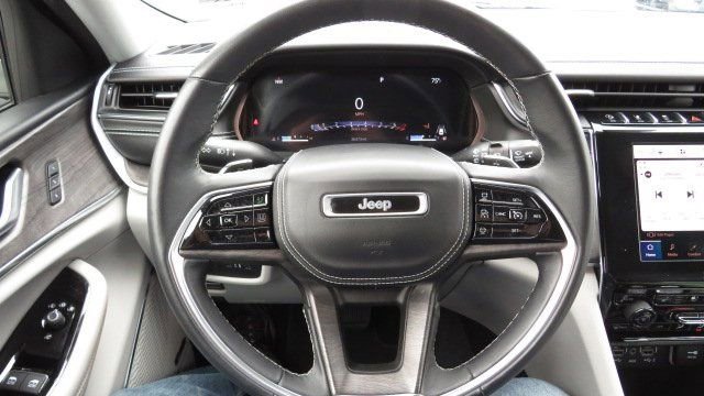 Used 2022 Jeep Grand Cherokee Overland image 23