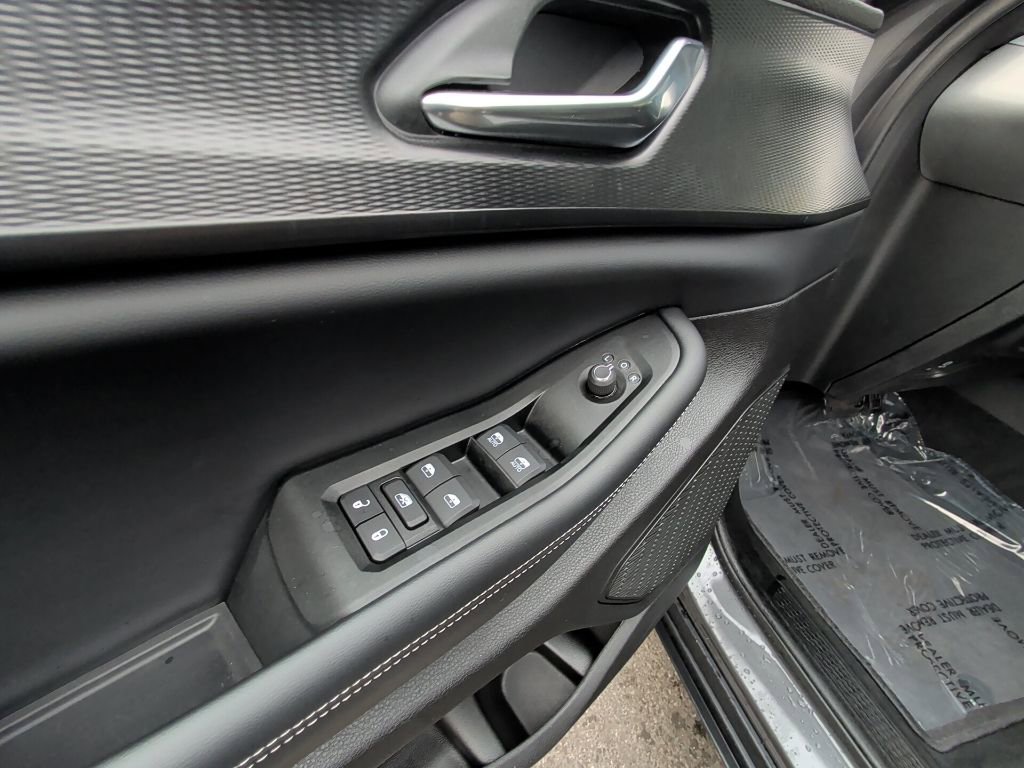 Used 2025 Jeep Grand Cherokee Altitude image 12