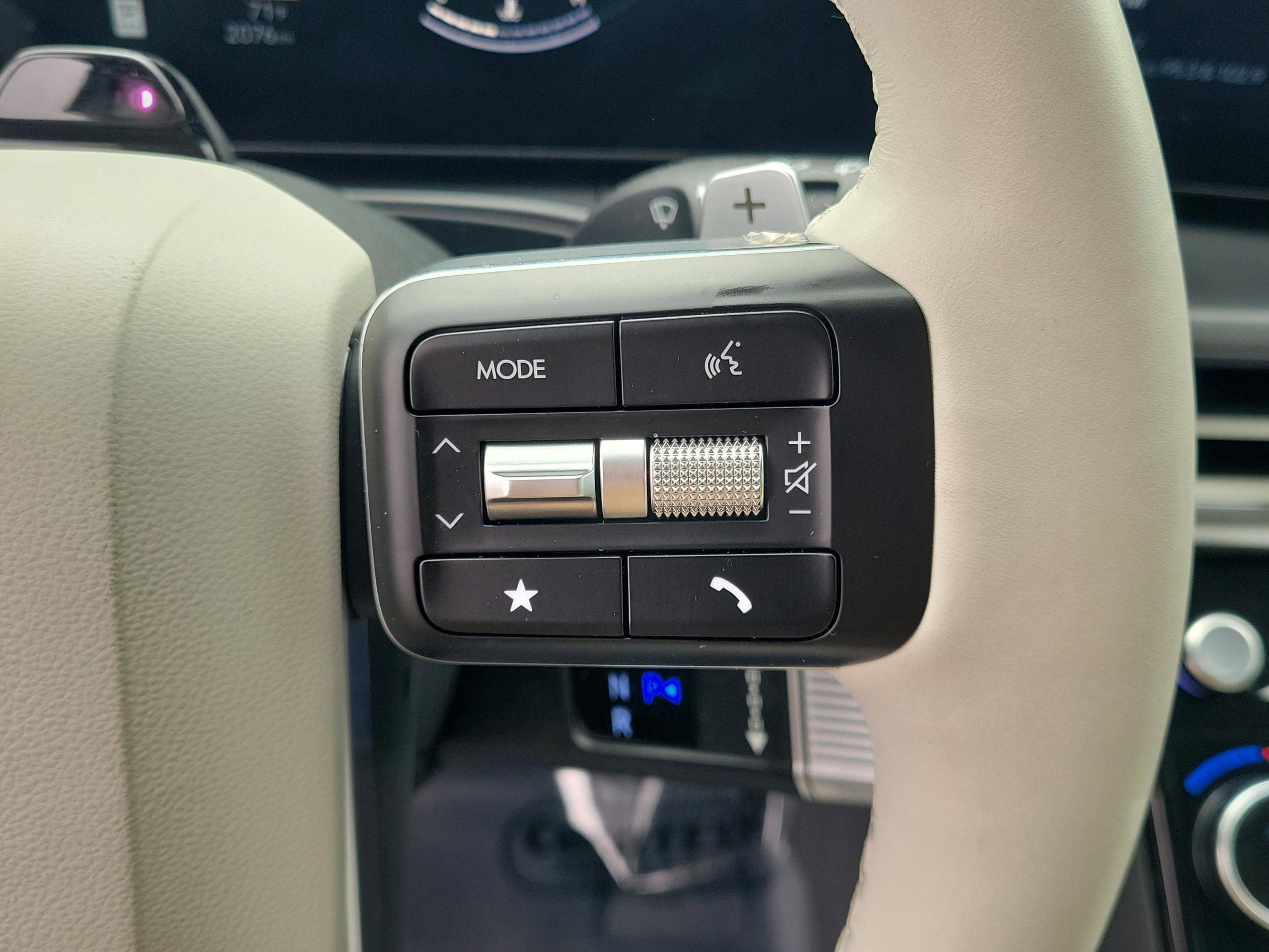 Certified 2025 Hyundai Santa Fe SEL image 27