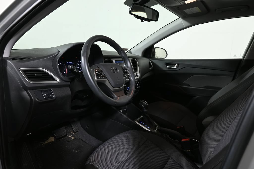 Used 2022 Hyundai Accent Limited FWD image 4