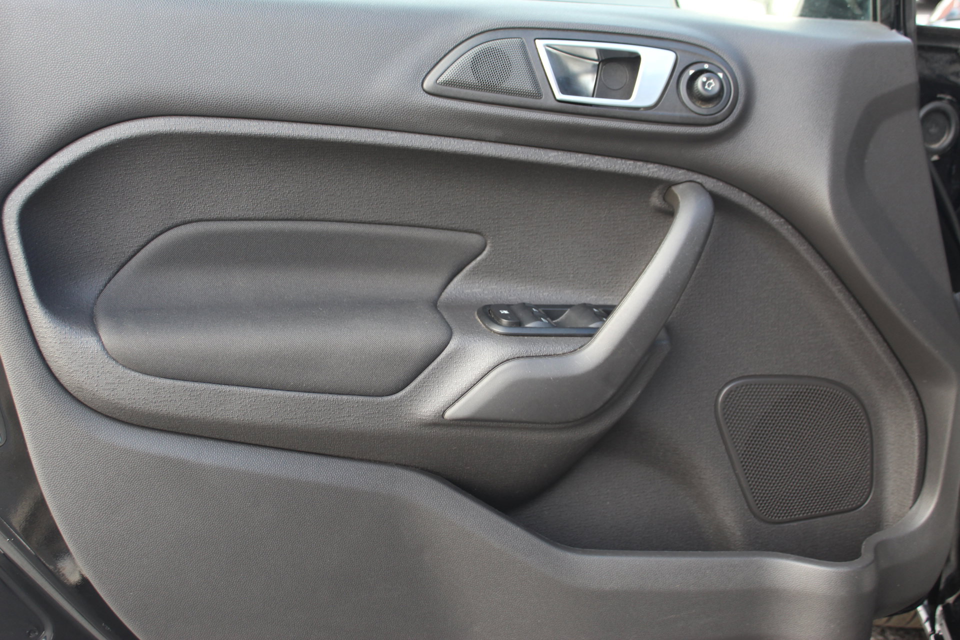 Used 2016 Ford Fiesta SE image 11