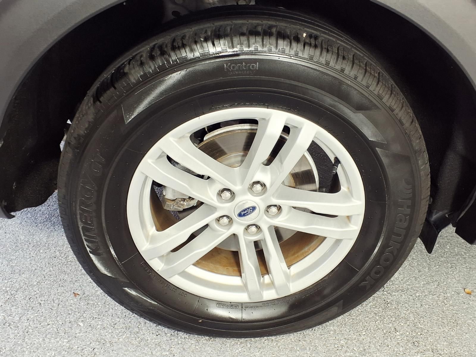 Used 2024 Ford Explorer XLT image 6