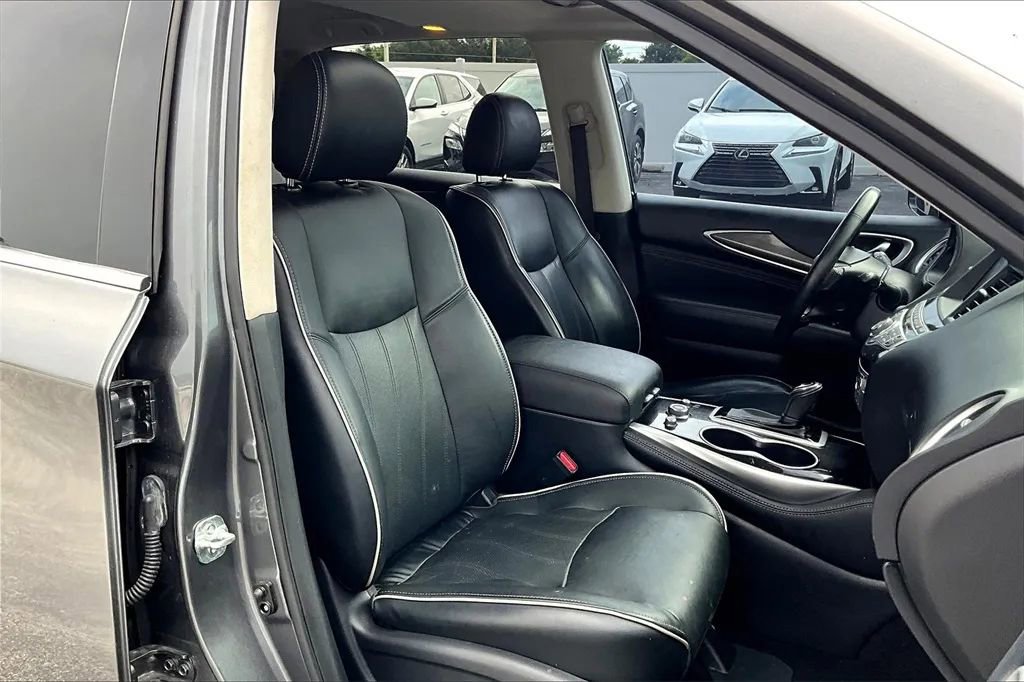 Used 2019 INFINITI QX60 Luxe w/ Essential Package image 7