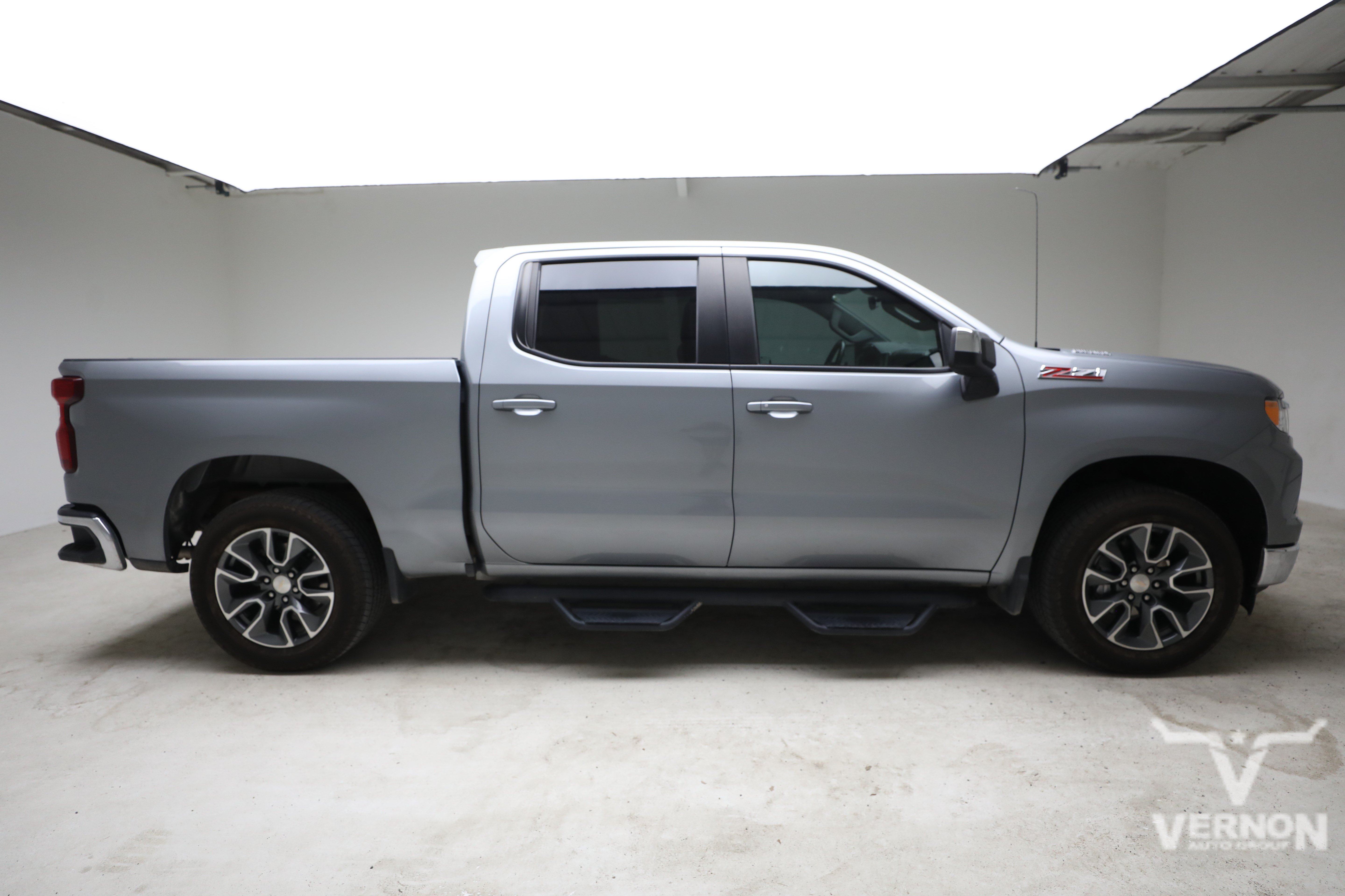 Used 2023 Chevrolet Silverado 1500 LT w/ Z71 Off-Road Package AWD/4WD image 6