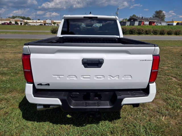 Used 2025 Toyota Tacoma TRD Off-Road AWD/4WD image 7