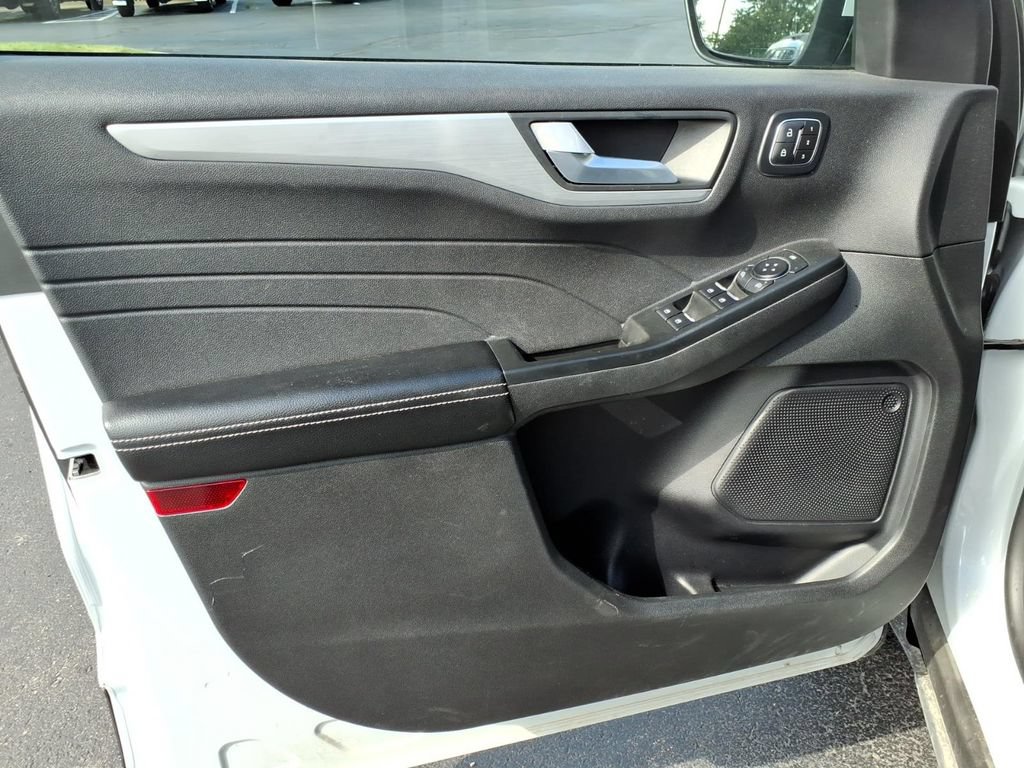 Used 2025 Ford Escape Platinum AWD/4WD image 14