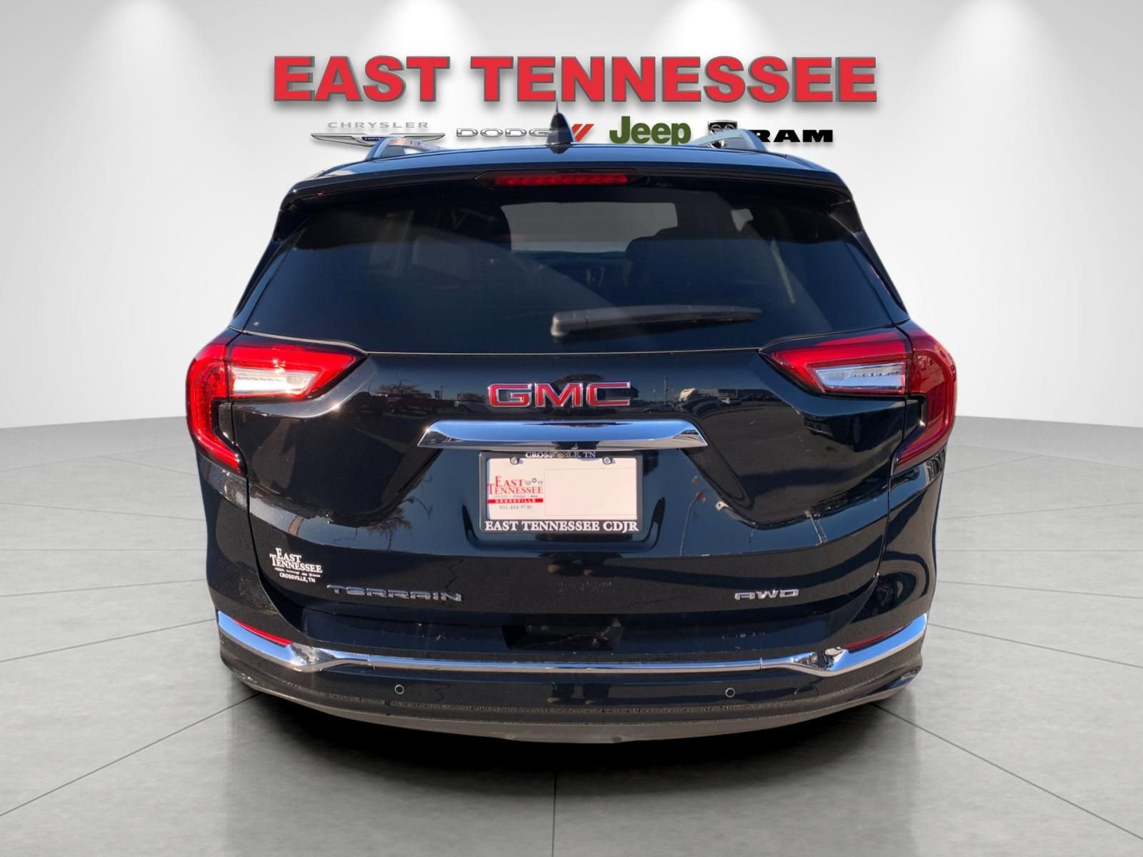 Used 2024 GMC Terrain Denali w/ Black Diamond Edition image 4