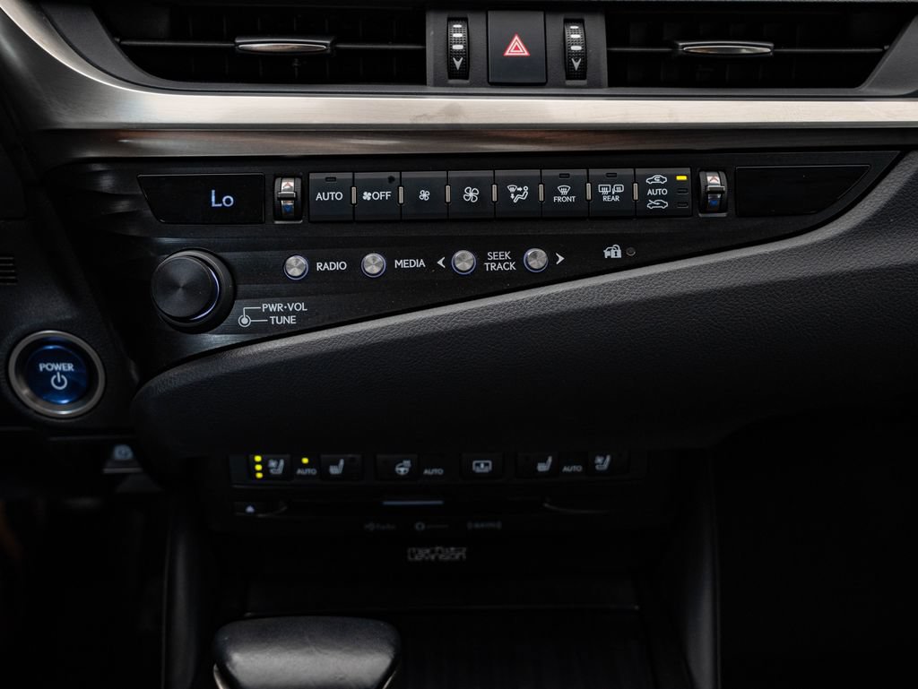 Certified 2020 Lexus ES 300h Ultra Luxury w/ Accessory Package FWD image 37