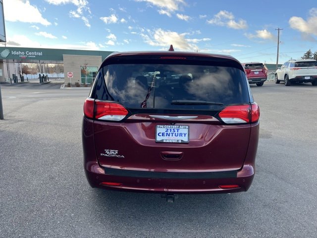 Used 2018 Chrysler Pacifica LX image 17