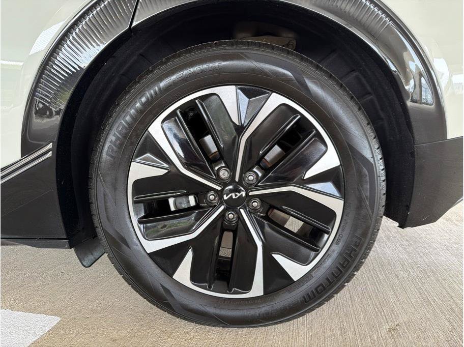 Used 2023 Kia EV6 Wind AWD/4WD image 33