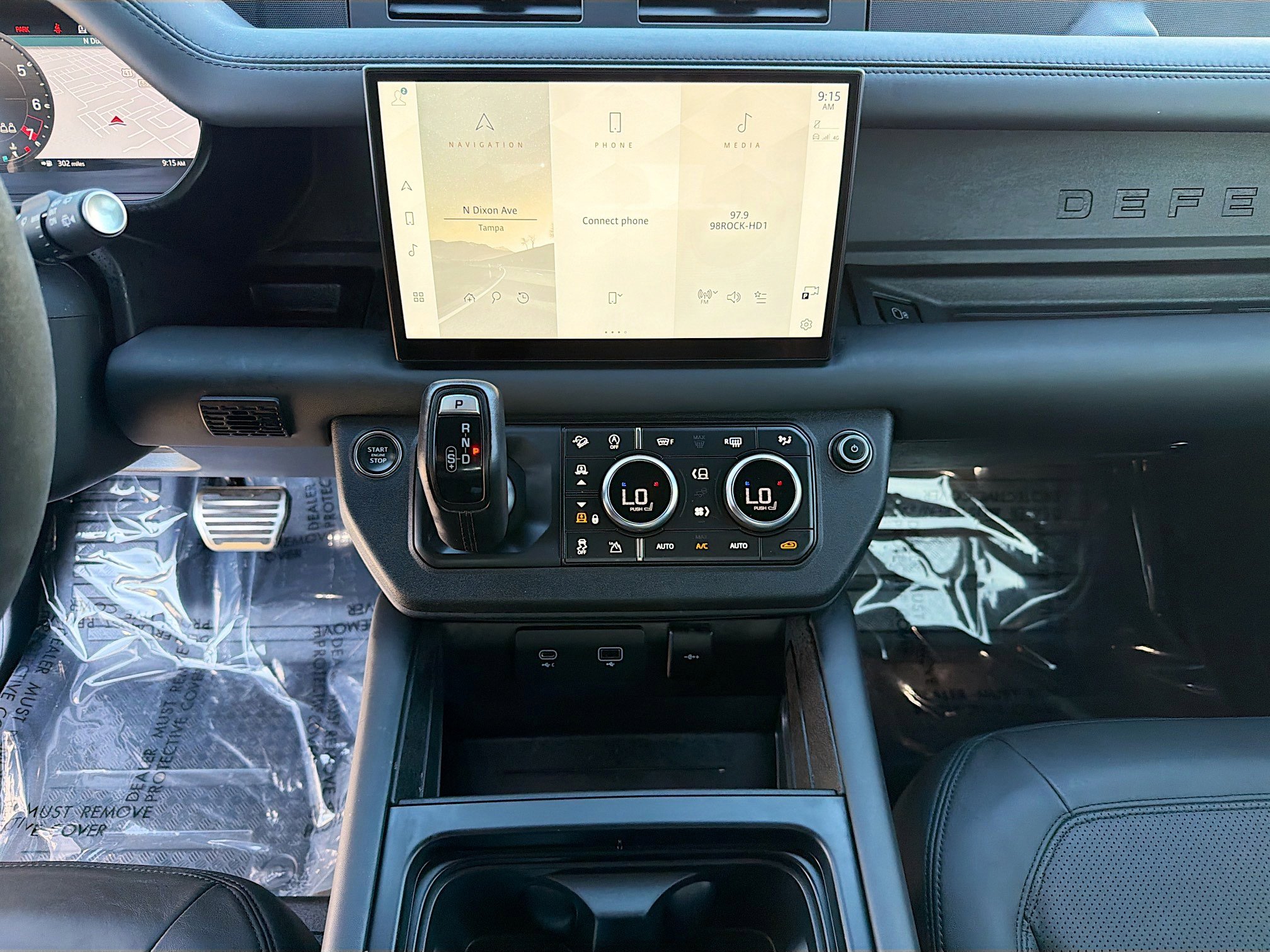 Used 2023 Land Rover Defender 90 V8 AWD/4WD image 17