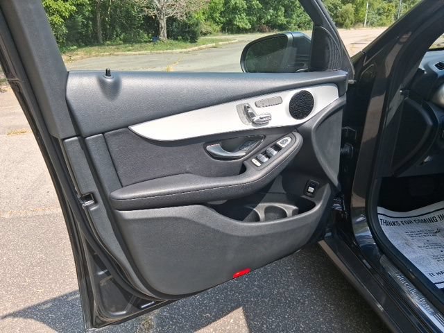 Used 2021 Mercedes-Benz GLC 300 image 11
