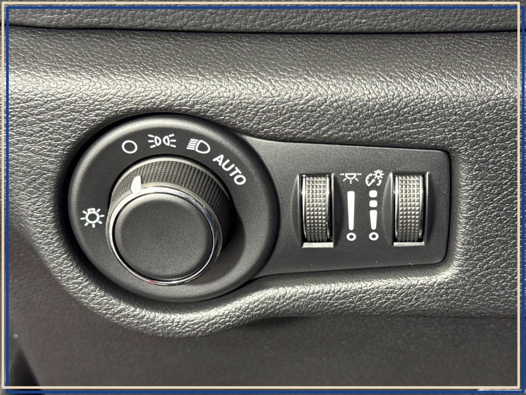 New 2027 Chrysler Pacifica Select AWD/4WD image 18