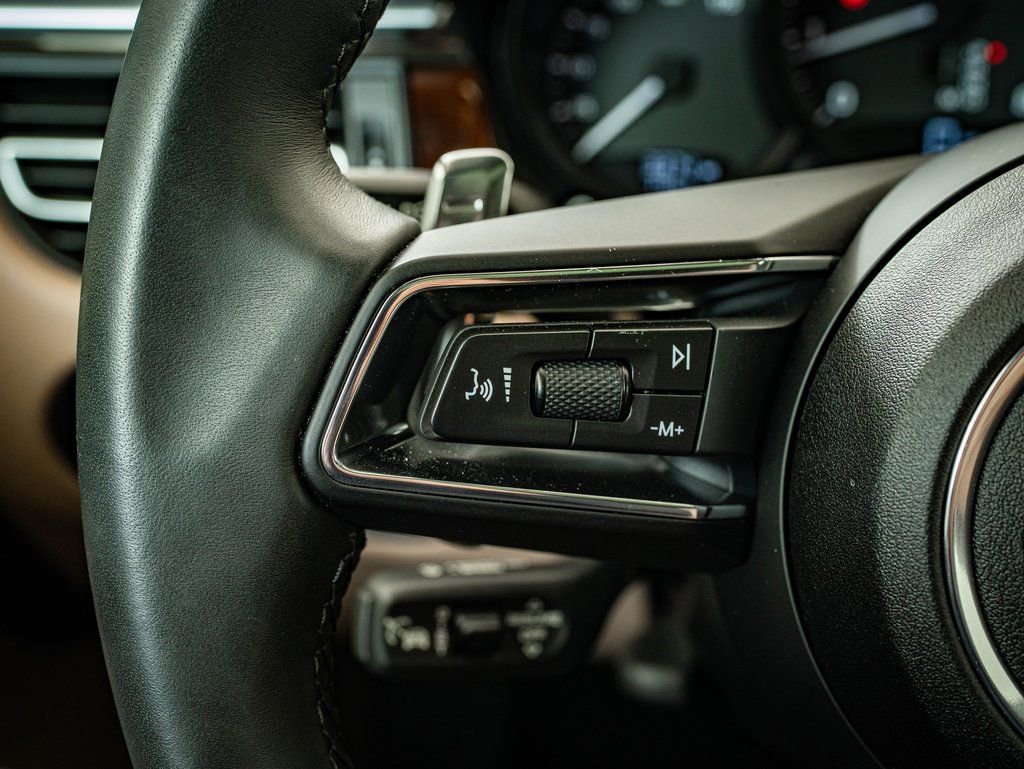 Certified 2025 Porsche Macan image 34
