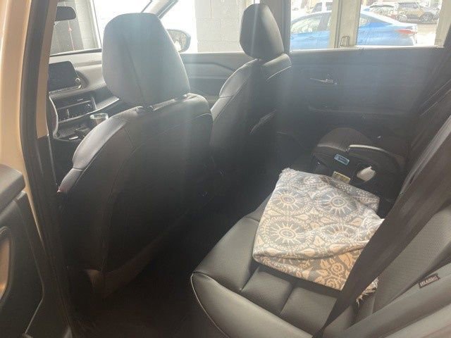 Used 2025 Nissan Rogue SV w/ SV Premium Package image 7